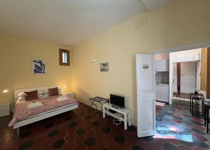 Le Due Torri In Rione Monti